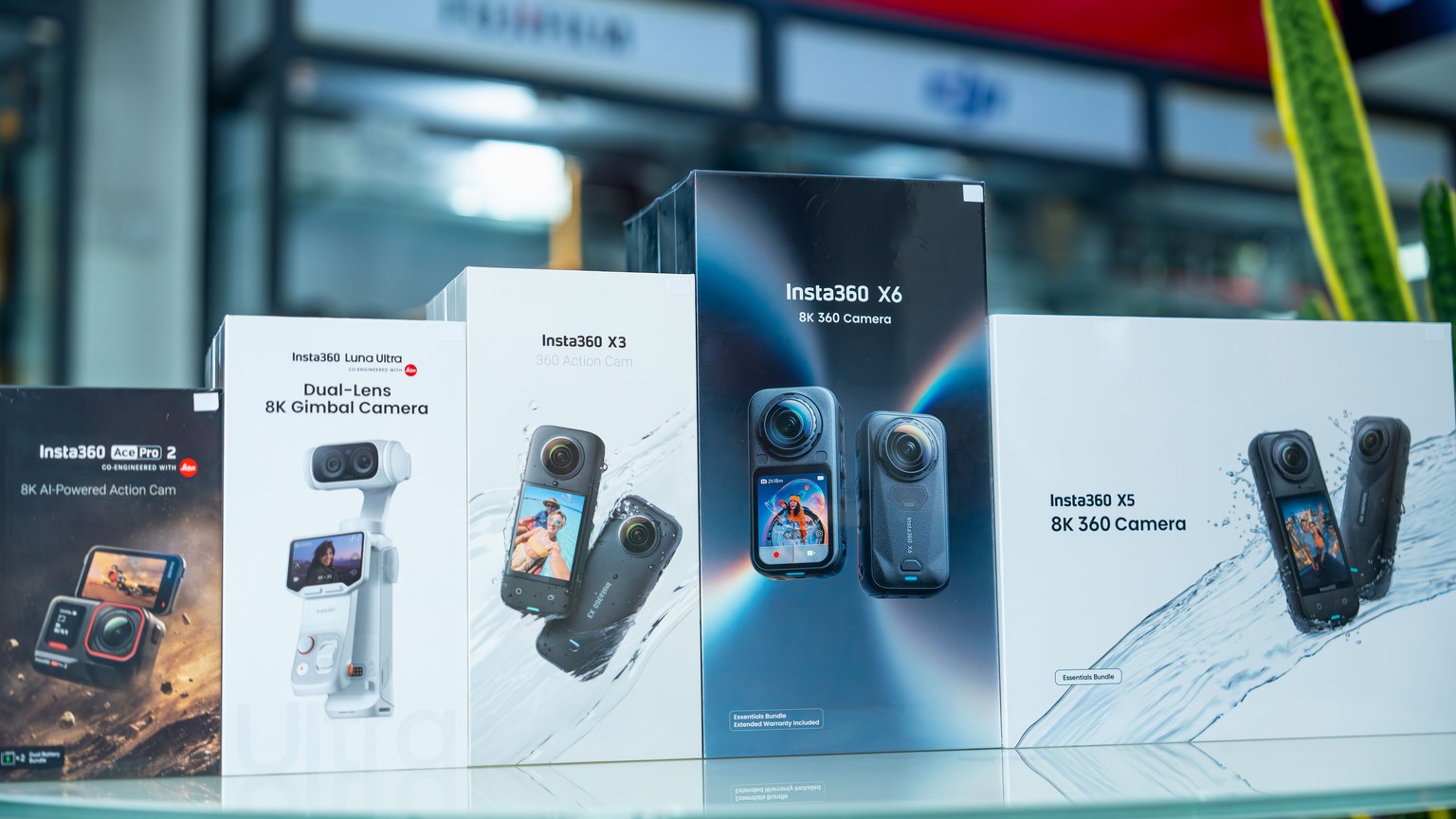 Multiple Insta360 camera models displayed in a store setting.