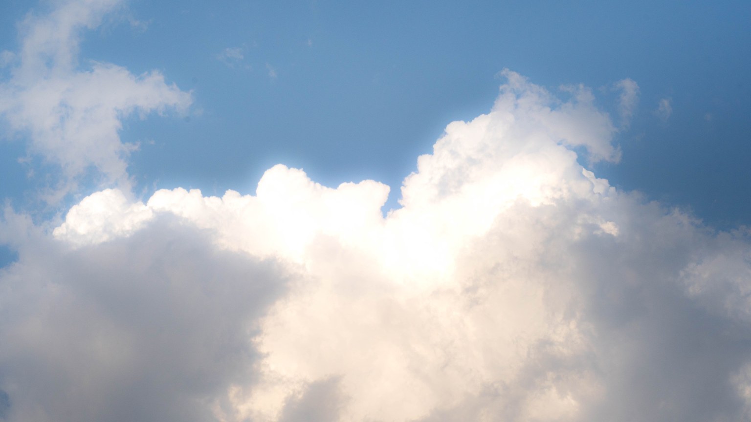 A serene view of fluffy white clouds against a vibrant blue sky, perfect for backgrounds.